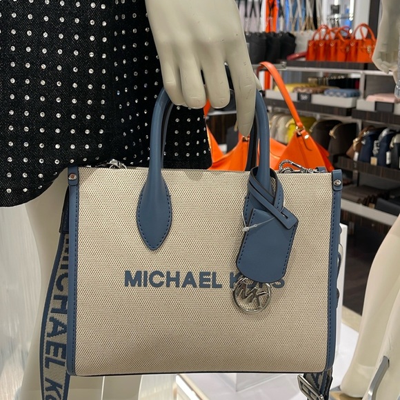 Michael Kors Mirella Small Shopper Top Zip Logo Crossbody XBODY Bag MK
Denim
NWT - Picture 5 of 16